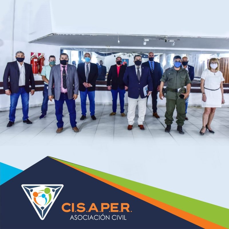 Presidente Ci.S.A.P.E.R. firma de PROYECTO DE VIVIENDAS